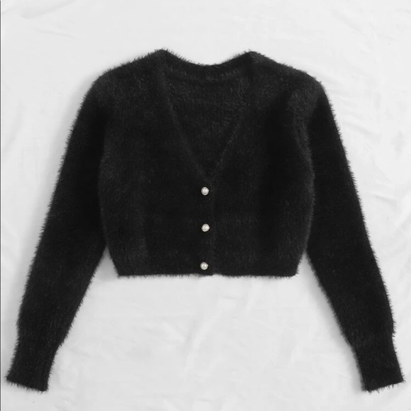 SOLD Pearl Button Up Cropped Fuzzy Cardigan SZ M - Picture 2 of 5